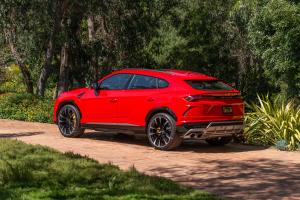 Lamborghini Urus Shiny Black Package 2018 года  (NA)